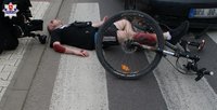 wypadek rowerzysty na przejściu - spot kręcony w Zamościu na ul. Królowej Jadwigi z udziałem zamojskiej młodzieży