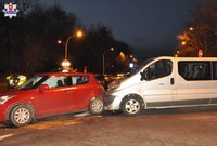 uszkodzony pojazd marki Suzuki i Opel Vivaro